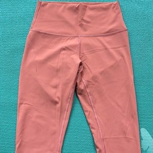 Women’s Wunder-Under Lululemon leggings: Size 6